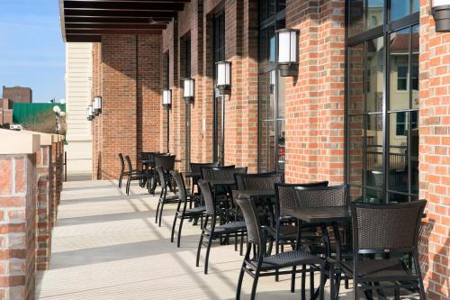 Holiday Inn Express Pensacola Downtown an IHG Hotel - image 2