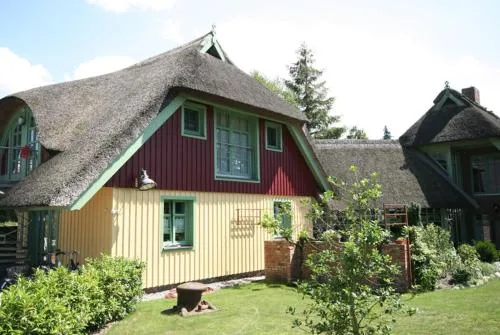 "Kajüte 1" by Ferienhaus Strandgut in Born, Deutschland