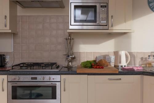 Waves Apartment St Ives - main image