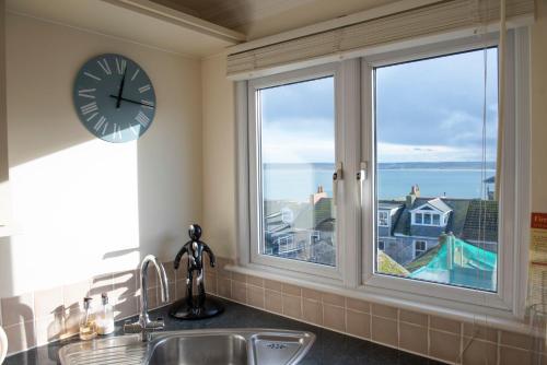 Waves Apartment St Ives - image 13