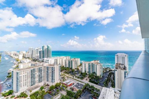 2 bedroom apartment on 29th floor Hyde Beach House in Hollywood, USA