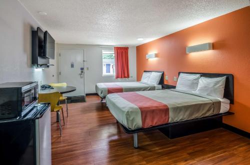 Motel 6-Troutville VA - main image