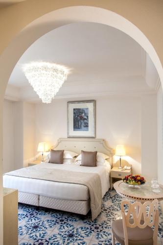 Palace Hotel - image 2