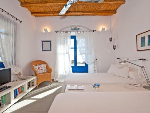  Drios Villa Sleeps 9 Pool Air Con WiFi in Drios