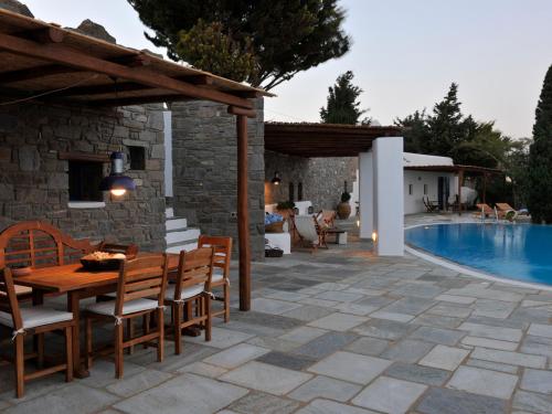  Drios Villa Sleeps 9 Pool Air Con WiFi in Drios