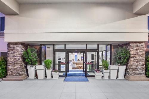 Holiday Inn Express Hotel & Suites Tacoma an IHG Hotel - image 7