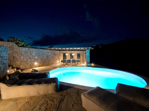  Psarrou Villa Sleeps 8 Pool Air Con WiFi in Psarrou