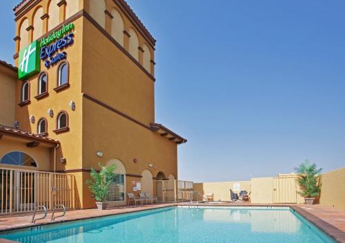 Swimming pool, Holiday Inn Express Hotel & Suites Willows in Willows (CA)