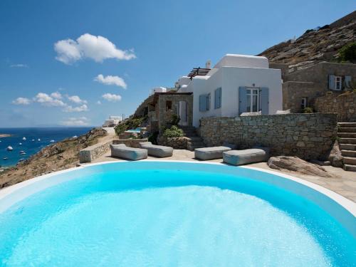  Psarrou Villa Sleeps 8 Pool Air Con WiFi in Psarrou