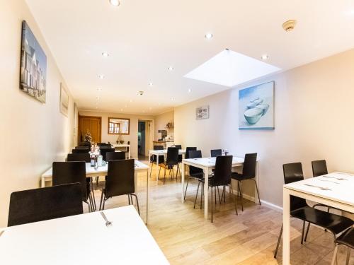 Lost Guest House Aberdeen - image 13