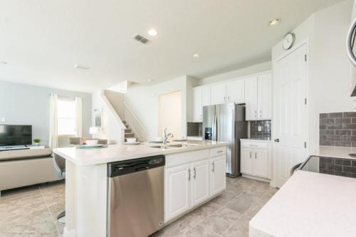 Solara Resort - New 5 bedroom Villa home - image 9