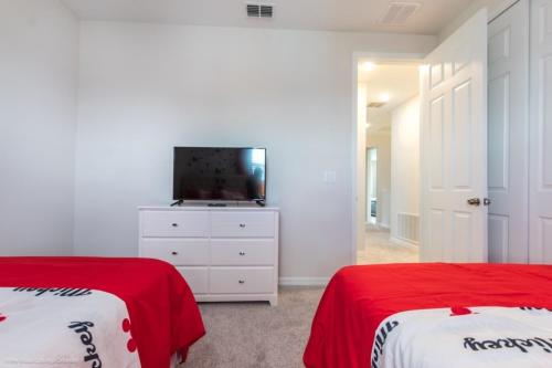 Solara Resort - New 5 bedroom Villa home - image 5