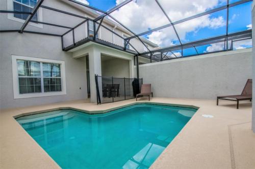 Enchanting 4 Bedroom Townhome with Pool townhouse - image 3