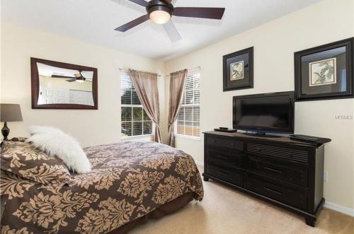 Dramatic Comfort in this 5 Bedroom Villa villa - image 3