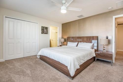 Lavish Comfort 4 Bedroom Town Home with Pool townhouse - image 3