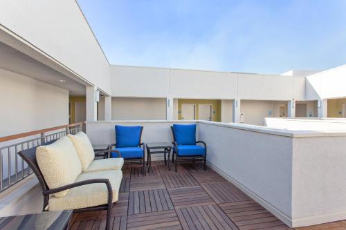 Holiday Inn Express West Los Angeles-Santa Monica, an IHG Hotel image 16