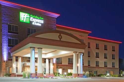 Holiday Inn Express & Suites Wausau, an IHG Hotel