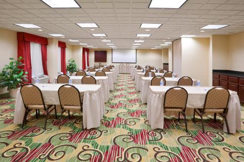 Holiday Inn Express Hotel & Suites Cleveland-Streetsboro, an IHG Hotel