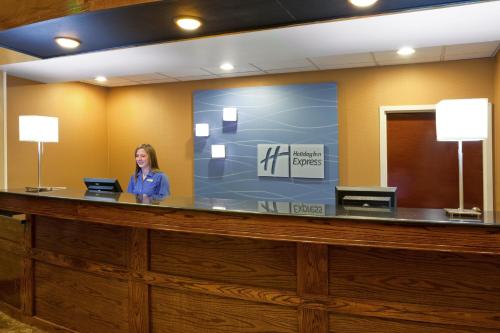 Holiday Inn Express Hotel & Suites Cleveland-Streetsboro, an IHG Hotel - Photo 4 of 24