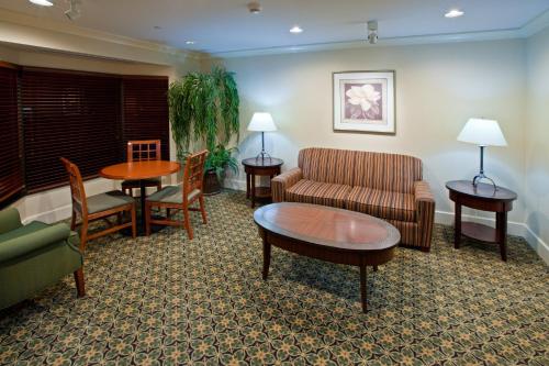 Staybridge Suites Indianapolis-Airport, an IHG Hotel