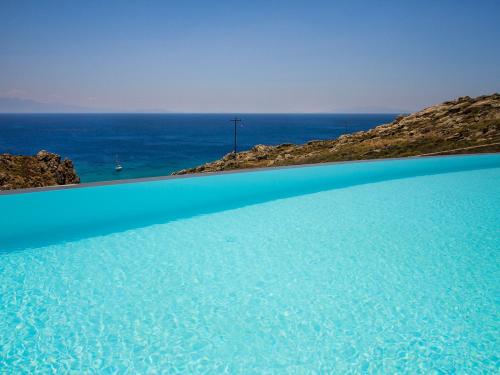  Elia Villa Sleeps 12 Pool Air Con WiFi in Ftelia