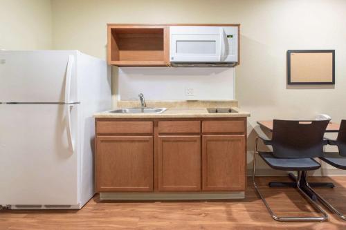 WoodSpring Suites Grand Junction Ideally located in the prime touristic area of Patterson, WoodSpring Suites Grand Junction promises a relaxing and wonderful visit. Both business travelers and tourists can enjoy the hotels facilitie