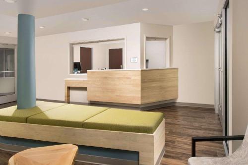 Előcsarnok, WoodSpring Suites South Plainfield in South Plainfield (New Jersey)