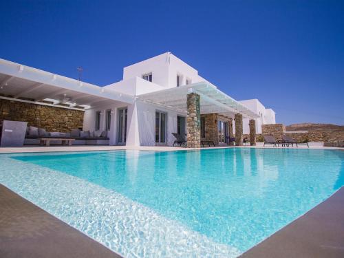  Elia Villa Sleeps 12 Pool Air Con WiFi in Ftelia