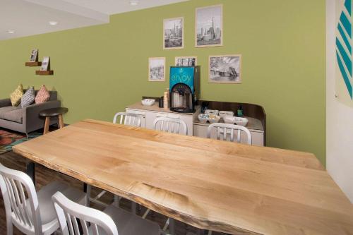 Előcsarnok, WoodSpring Suites South Plainfield in South Plainfield (New Jersey)