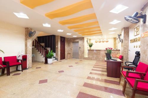 Lobby, Titanic 2 Hotel in Tu Liem District