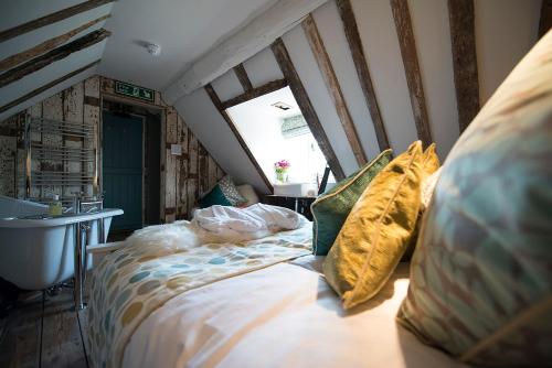 The Woolpack Inn - image 2