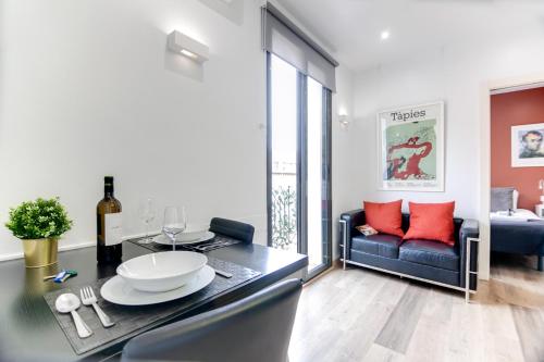 Modern Apt, 2 Minutes to Beach La Barceloneta, City Center, Barcelona