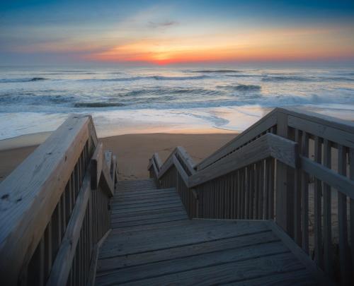 Holiday Inn Express Nags Head Oceanfront, an IHG Hotel