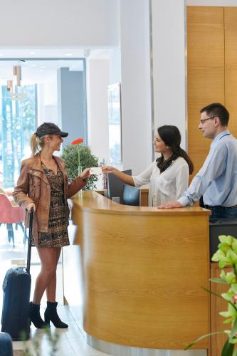 Meni Hotel - image 12