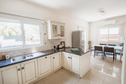 Tranquility 4 bedroom villa, Protaras (zdjęcie 5)