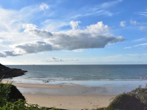 Beautiful holiday home in Grandcamp near the sea with swimming pool cottage Géfosse-Fontenay