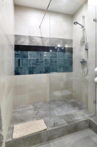 VIP 2-bedroom Studio on Luteranska 3 - image 11