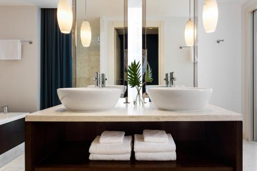 Photo 10 Kimpton EPIC Hotel, an IHG Hotel