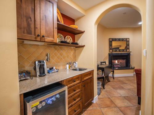 Su Nido Inn Room Type - Luxury Suite 6