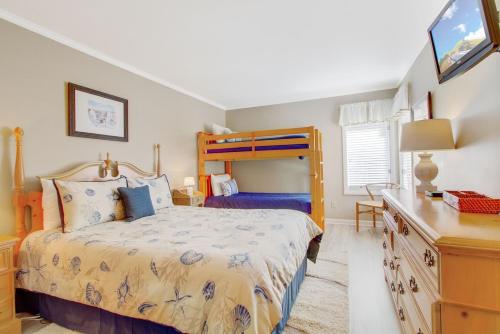 405 Yacht Harbor - image 4