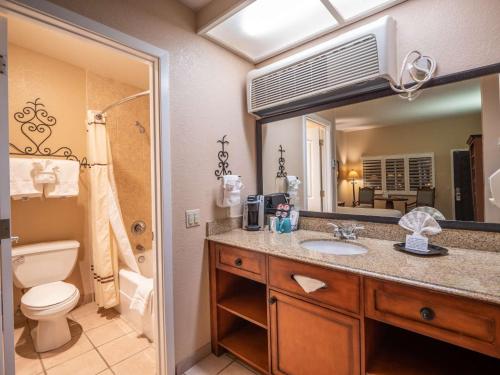 Standard Room with One Queen Bed and Patio