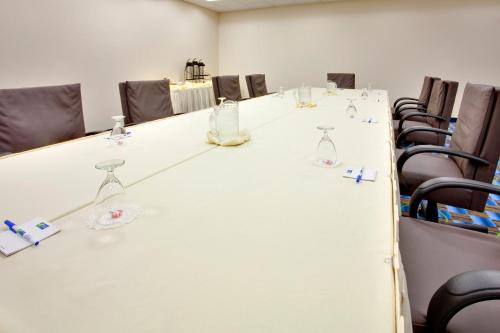 Holiday Inn Express & Suites Williamsport by IHG