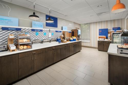 Holiday Inn Express Boston North-Woburn an IHG Hotel - image 7