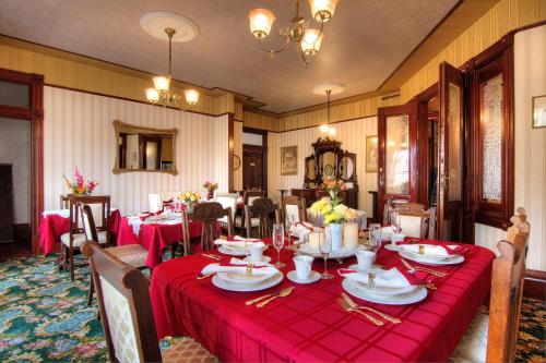 Restaurant, Gingerbread Mansion in Ferndale (CA)
