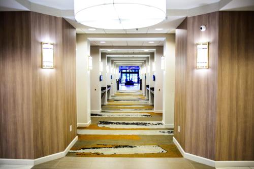 Crowne Plaza Hotel Dulles Airport - image 2