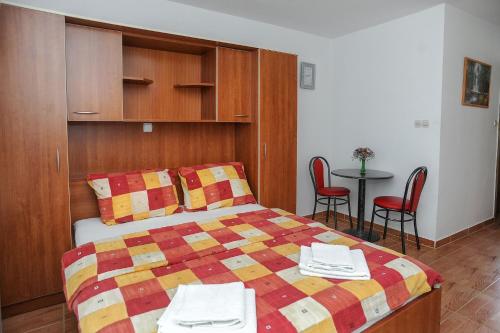 Apartments NATALI - with pool - image 2