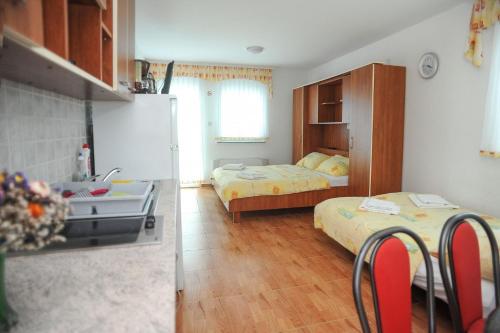Apartments NATALI - with pool - image 3