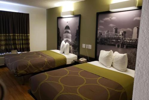 Super 8 by Wyndham Fort Smith in Jenny Lind, USA