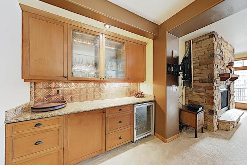 New Listing! Lake-Side Gem with Mountain Views townhouse - image 3