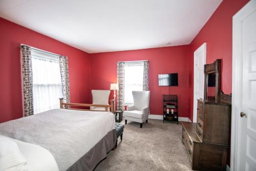Looking Glass Inn - image 5